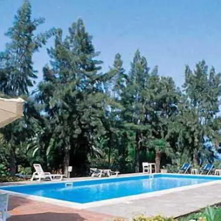 Eden Riviera 3* 아찌트라자