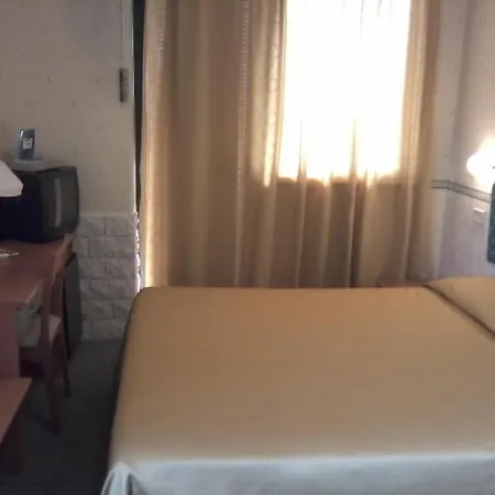 Eden Riviera 3* 아찌트라자