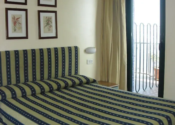 Ξενοδοχείο Eden Riviera 3*
