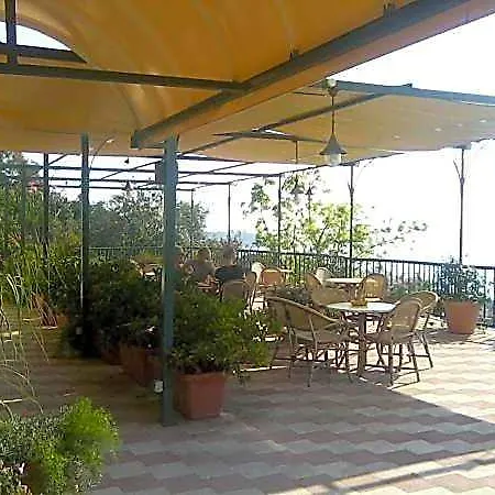 Eden Riviera Szálloda Acitrezza